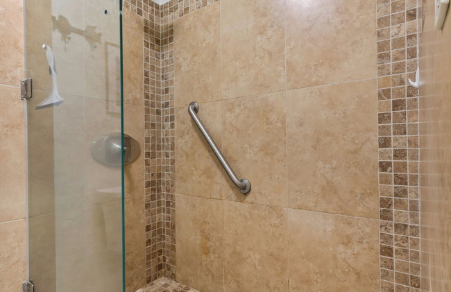 Plantation Hale Suites - Photo 23