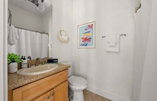 Modern Beach Haüs 4 min walk to beach w/ pool BBQ - Foto 9