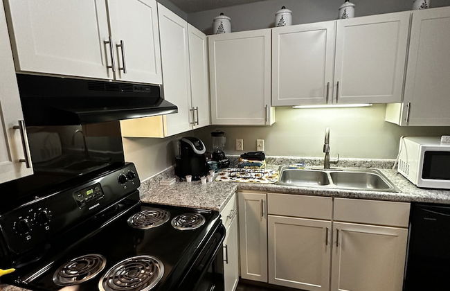 Glamorous 2B2BA with patio views and gym - Foto 13