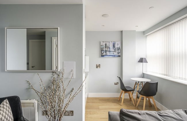 Luxurious ONE Bedroom Apartment IN Bond Street - Photo 10