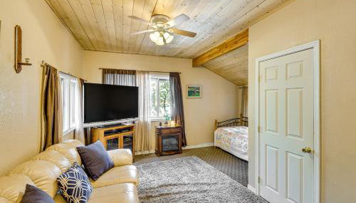 4 Mi to Rainbow Lake! Cozy Forest-View Gem w/ Deck - Foto 5