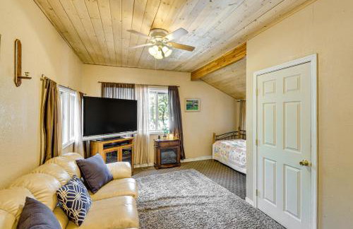 4 Mi to Rainbow Lake! Cozy Forest-View Gem with Deck - Foto 5