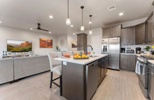 Zion Village Resort 2053 Brand New Home!! Private Pool, Hot Tub, and 35mins from Zion National Park - Foto 17