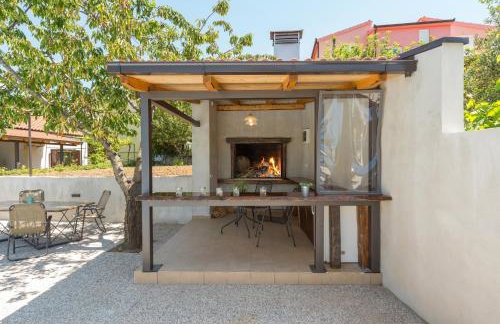 JOVI-relaxing, fenced, private, heated pool & view - Photo 12