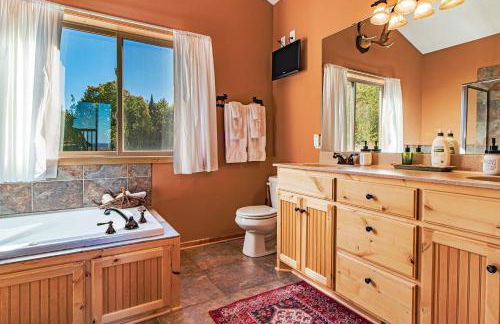 Spacious Leech Lake Home on 2 Private Acres, 200' of lake shore 15 Minutes to Walker with boat lift, dock, swimming, fire pit - Foto 77