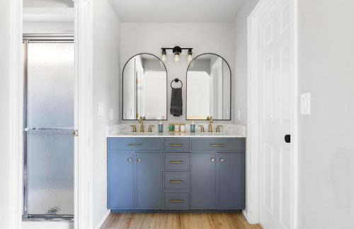 Stylish Renovation, Perfect for Families & Pets, Garage Parking, Sleeps 10 - Foto 40