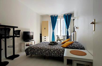 Charming studio in a great location - Photo 2