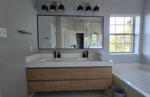 Renovated 4BR 6 Bed 3 and a half Bath Near DFW Airport - Foto 17