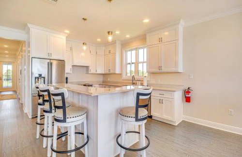 Walk to Beach Oceanfront Home with Outdoor Kitchen - Foto 8