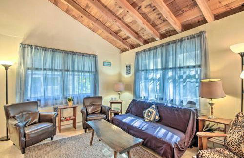 The Den Raymond Home with 200 Feet of Sandy Beach! - Foto 6