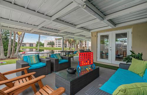 Waterfront Oasis Escape with 7 Seats Hot Tub! - Foto 33