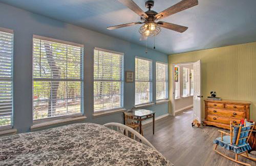 Holly Lake Retreat w/ 2 Community Pools & Yard - Foto 22