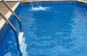 Casa na Praia, Piscina, Cascata, Churrasqueira, 2 Vaga carro, Redes de descanso - Foto 1