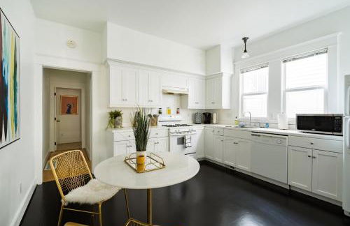 The Art Deco Lounge - 95 WalkScore - Live Music - Photo 7