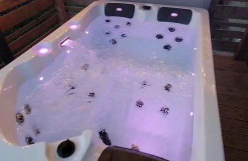 The Galloway Steading- The Bee Hive Couples Retreat with Hot Tub and Fire Pit - Foto 18