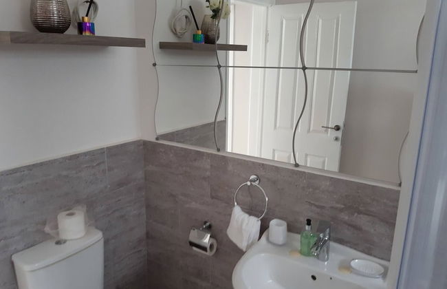 Serene Oasis in East Legon Hills - Chic 2 Bedroom Retreat - Photo 20