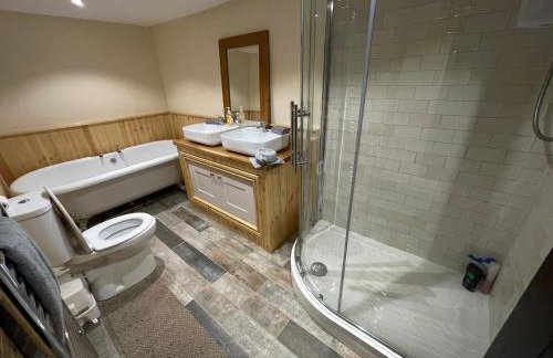 Large Historic Farmhouse in Rhondda Valley Perfect for Groups with Hot Tub - Foto 39