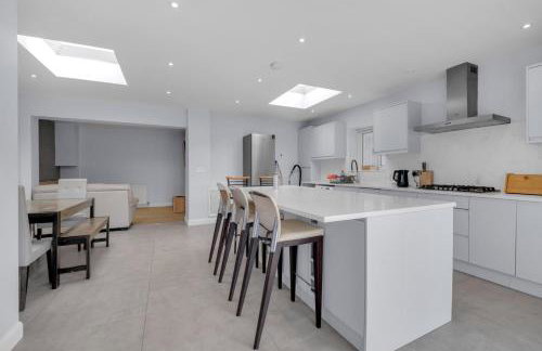 4 Bed House-Garden-Parking-15 min Elizabeth Line - Foto 25