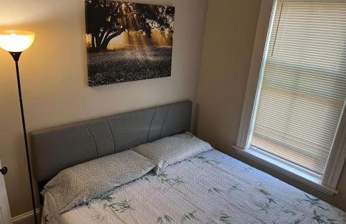 Downtown Beverly 5 Min to Salem - Photo 11