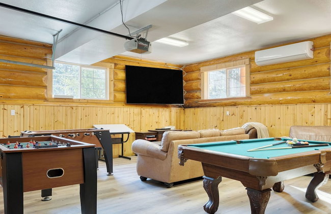 Pinetree Place by Avantstay Group Cabin w/ Hot Tub Minutes to the Lake - Photo 101