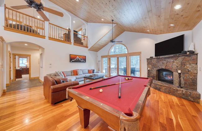 5 Mins to Ski Resort Ping Pong, Pool Table, Deck Donner Ridge by Avantstay - Foto 5