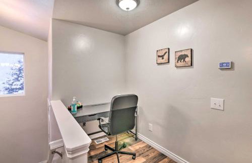 Cozy Anchorage Townhome Less Than Half Mile to Jewel Lake! - Foto 7