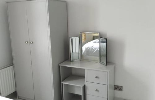 penthouse on the river foyle. foyleview apartments - Foto 11