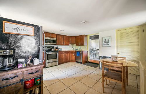 Downingtown Manor - 1900s Farmhouse with Creek Views - Foto 29