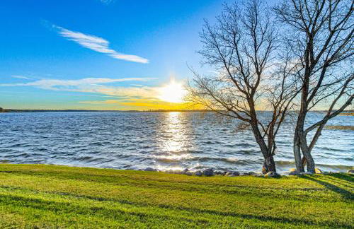 Lakefront Gem Grills and Fire Pit in Dent - Foto 2