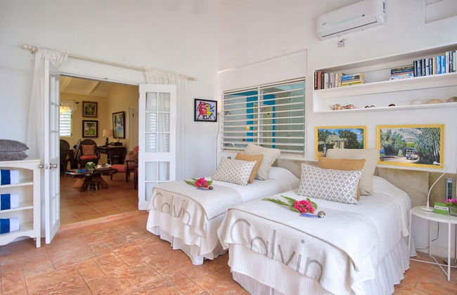 Dreamin Villa - 3 B R Beachfront w Staff - Photo 39