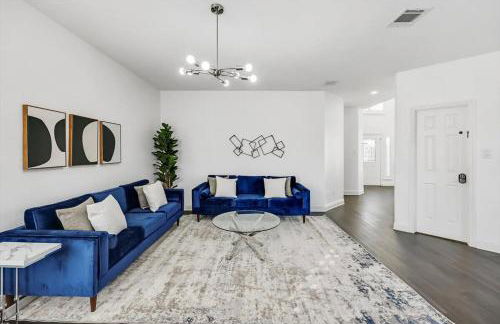 Luxury Home w Hot Tub near DFW Airport - Photo 8