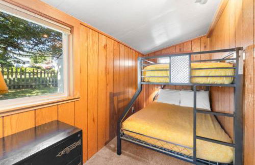 Historic Oceanside Cabin with Peek-a-boo views dog friendly - Foto 25