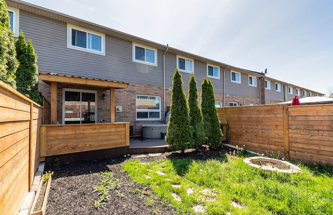 GLOBALSTAY. Modern 3-4 Bedroom Town - Photo 50