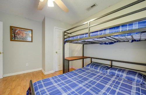 Candler Home with Large Deck Hike, Bike and Unwind! - Foto 16