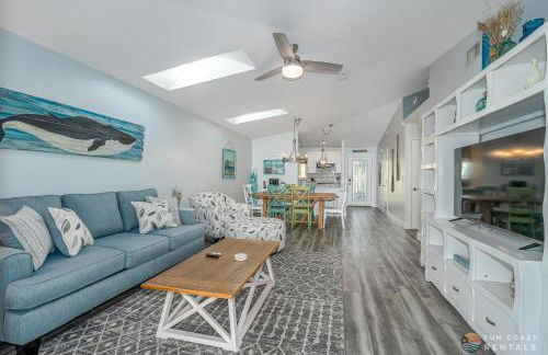 Dog Friendly Home wPrivate Fenced Yard, Garage & Fire Pit STEPS to the Beach! - Foto 15