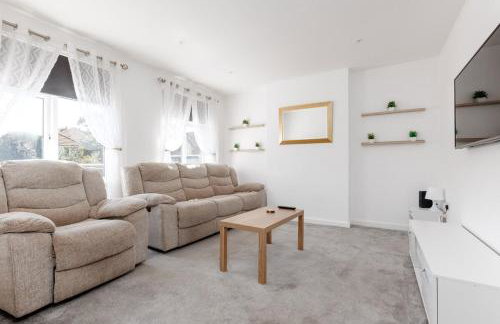 Delightful family home with parking, 8 minutes to beach - Foto 9