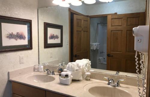 C15, Two bedroom, two bath log-sided, luxury Harbor North cottage with hot tub cottage - Foto 6