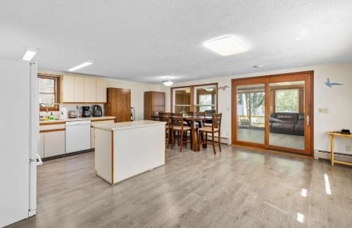 Lakefront Home on Pike Lake with Private Dock and Firepit - Foto 13