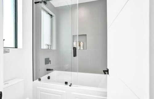 4BR w htd Pool Walk to Las Olas 5mins to Beach - Foto 55