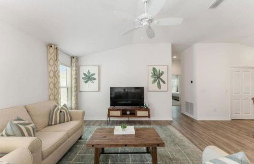 Large 3 bedroom with Pool and Golfcart - Foto 22