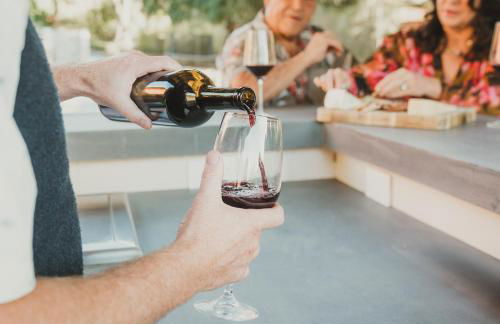 Serene Vineyard Chateau with Pool, Hot Tub, BBQ - Foto 19