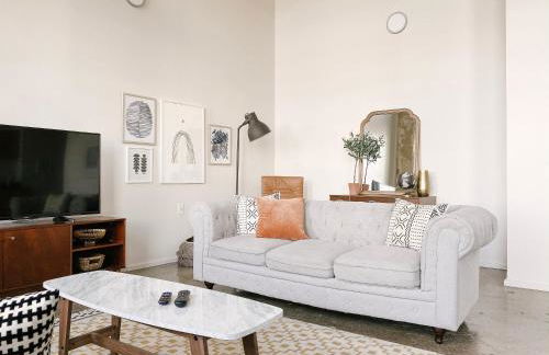 Modern Loft w/ View - Foto 10