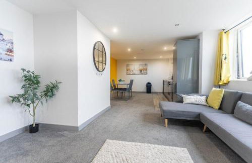 Two Bedroom Apartment by Brookland Stays Serviced Accommodation Short Lets Leeds with WiFi Kitchen Near Town Centre - Foto 1