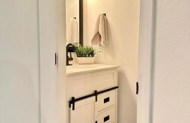 Villa Valbuena Palm Oasis In-Laws Quarters 4-Story Unit With Rooftop Retreat - Photo 16