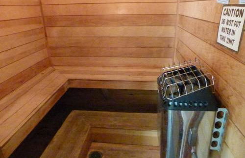 HARRY POTTER LIVES HERE! Unforgettable Home, Pool, Sleeps 8, Near Dis, LOW Rates! - Foto 3