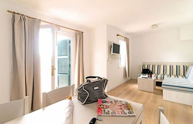 Apartamentos Cala Blanca - Photo 9