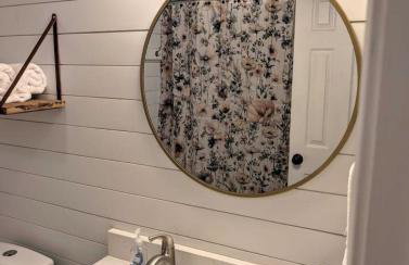 Redwing Farm Cottage - Mountain Views and Firepit! - Foto 51