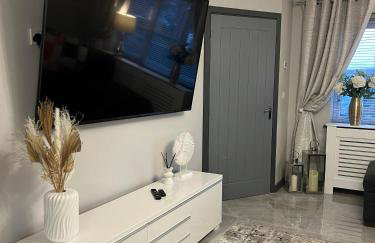 Ultra Modern large 4 bed executive home Durham - Photo 23