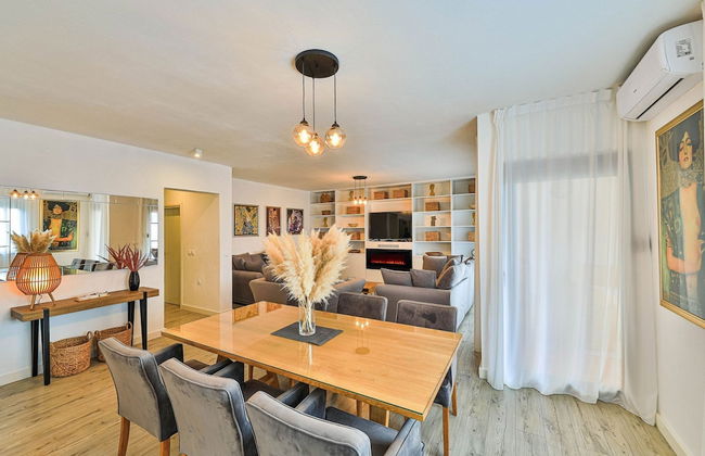 Charming Villa With Outdoor Pool, Bbq, and Sun Deck in Tranquil Kaštela Area - Foto 9