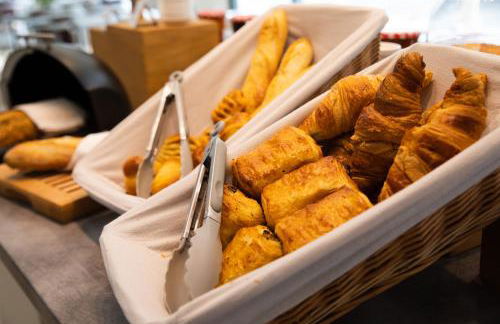 BRIT HOTEL Confort Lannion Centre Gare - Photo 10